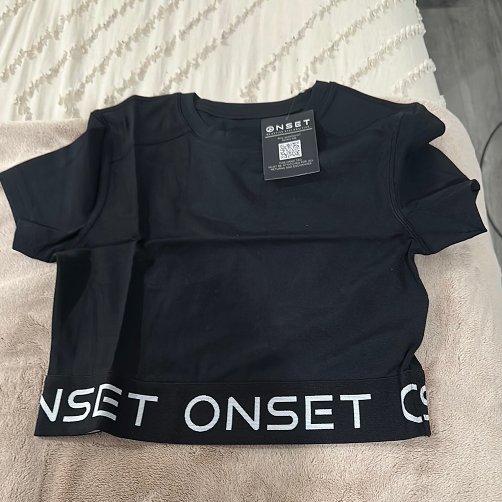 Onset cropped Black T-Shirt